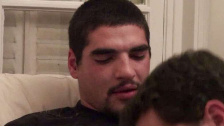 Crunch Boy: Hetero ošukaná gayem na pohovce za dárky