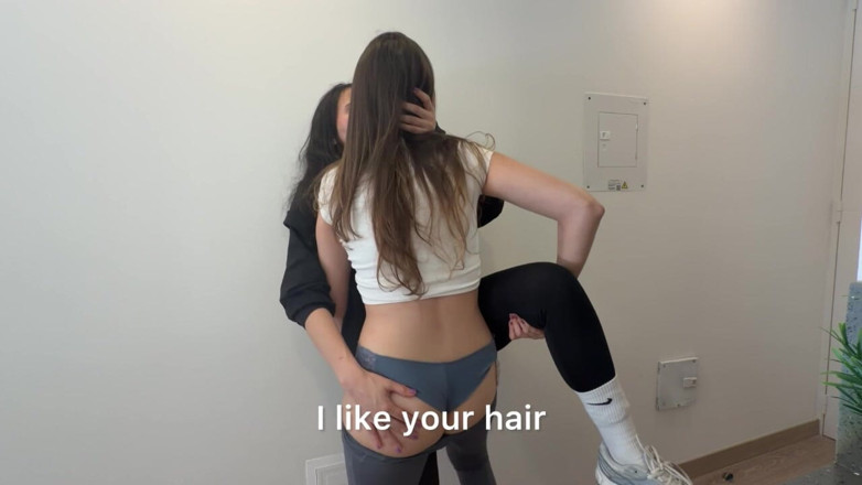 scarlettandc: Kami bercium sambil menggosok legging kami