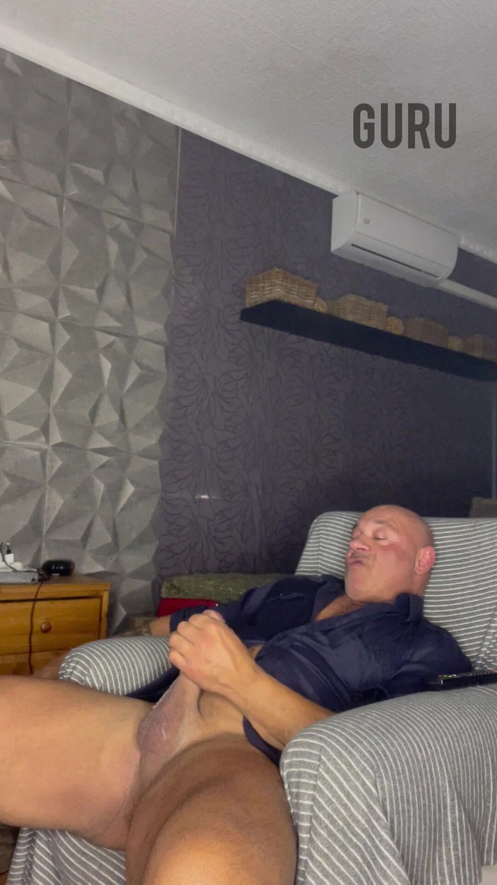 Mr. Guru: Sega da sola a casa mi piace questa camicia