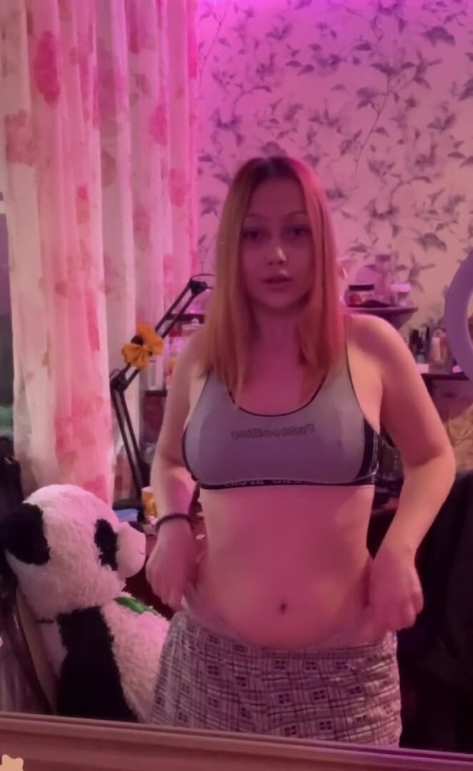 SashaSweet69: I show how beautiful I am and my ass)