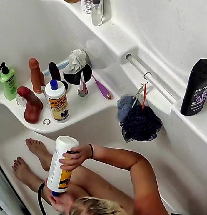 KittieNoOne: PAWG MILF zabawki cipki pod prysznicem
