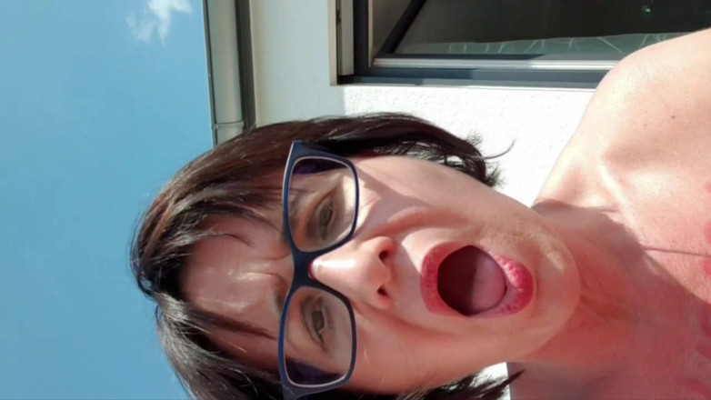 JulieEroticDress: Frau Spritzt Unkontrolliert Während Orgasmus