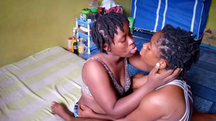 African Beauties: Brutte lesbiche ebano che squirtano facce