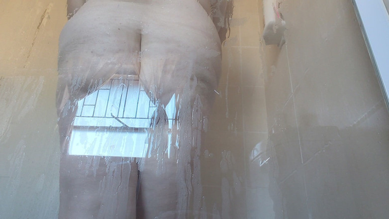 Aliceqii: POV : Tu me regardes prendre une douche en secret