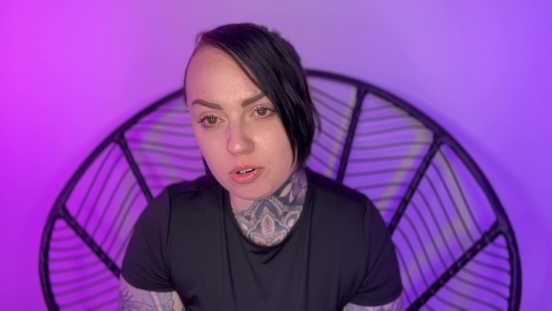 Miss Valentina: Sadigliando prima di andare a letto fetish