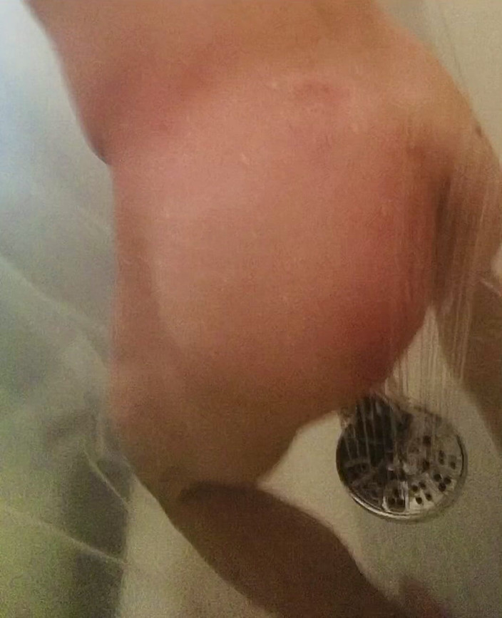 Leanor: 욕조에서 쪼이는 후장