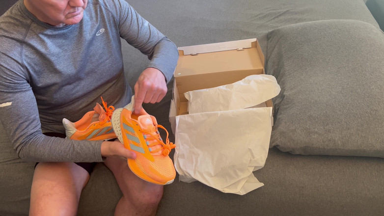 snkrluvr69: Adidas 4DFWD bermain, kongkek, pancutan mani, jilat