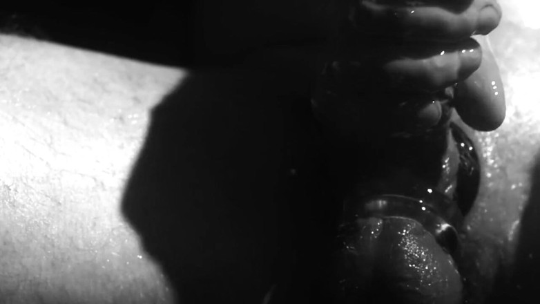 Kane Santiago: Primer plano aceitosa masturbación y semen