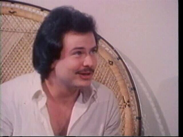 Old Good Porn: भाग्यशाली आदमी दो रैंडी रंडी को चोद रहा है