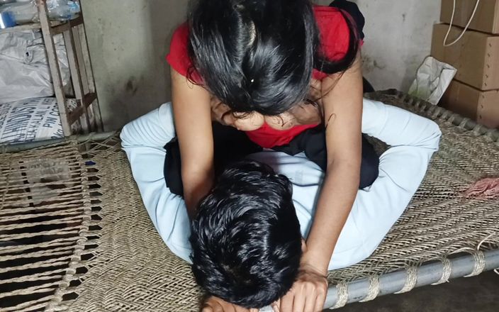Laxmi deshi: 在美丽的女朋友的房子里偷偷地性交