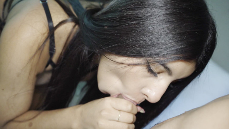Valentino Roca TV: Big-butted Young Girl Enjoys It Like a Dog
