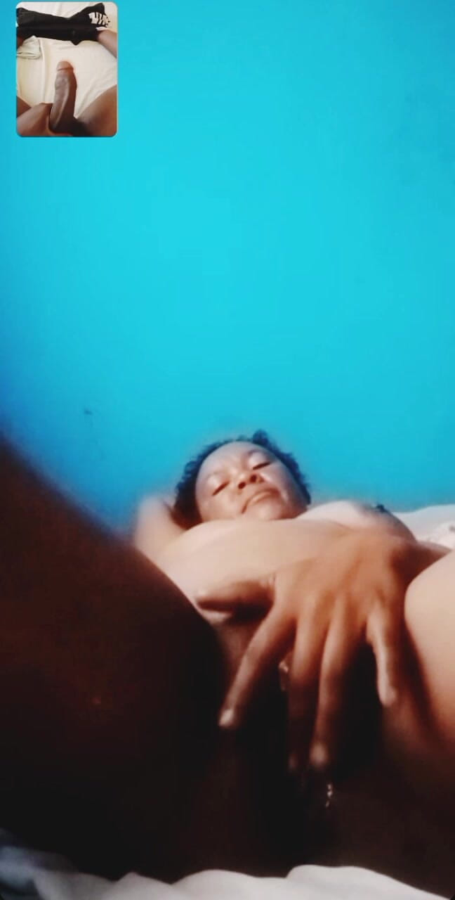 Me and my new slut: Tesão de mamãe se masturbando em vídeo chamada