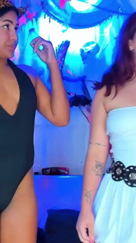 Muie lesbiană cu gemete