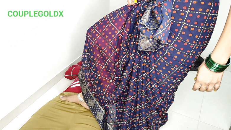 Sexy Komal: 小偷进入科马尔的房子，要求水并给她尿液