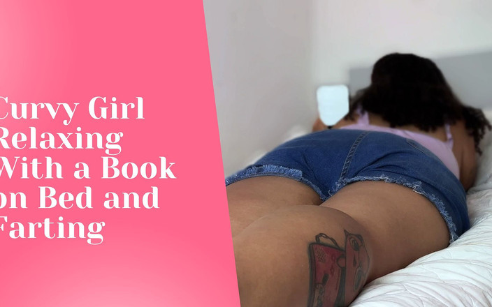 Cutiepiie Chubby: Vnadná dívka relaxuje s knihou na posteli a prdí