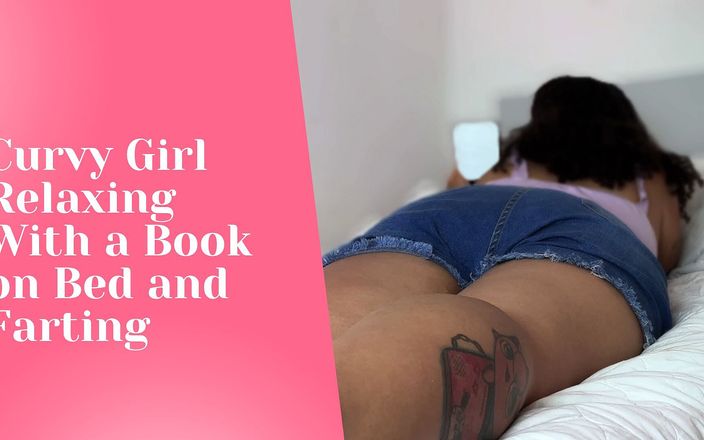 Cutiepiie Chubby: Gadis semok ini lagi bersantai dengan buku di ranjang dan...