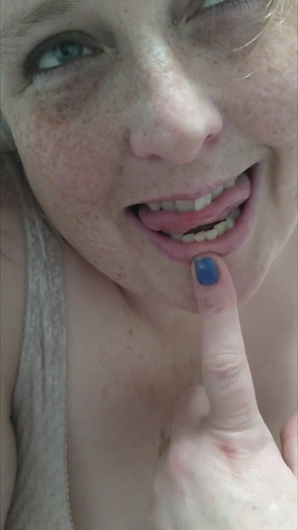 AngYourDirtyCanadian: Playful Mouth &amp; Finger Tease
