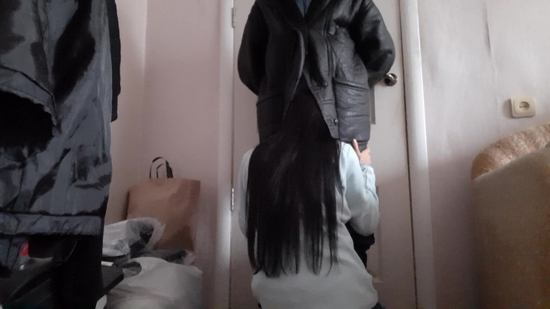 Lesbian-candys: 我很快射在我邻居的嘴里，因为她的丈夫已经开始打开前门了