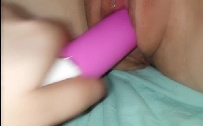 UniqueDick_: 初めての痩せた女の子のための複数のオーガズムは非常に大声で叫びます