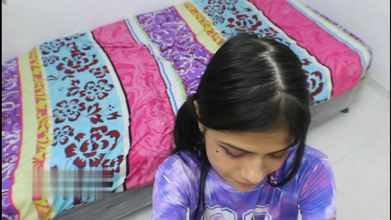 Britany: Britanny和她的继兄弟是一个非常热辣的黑发女郎