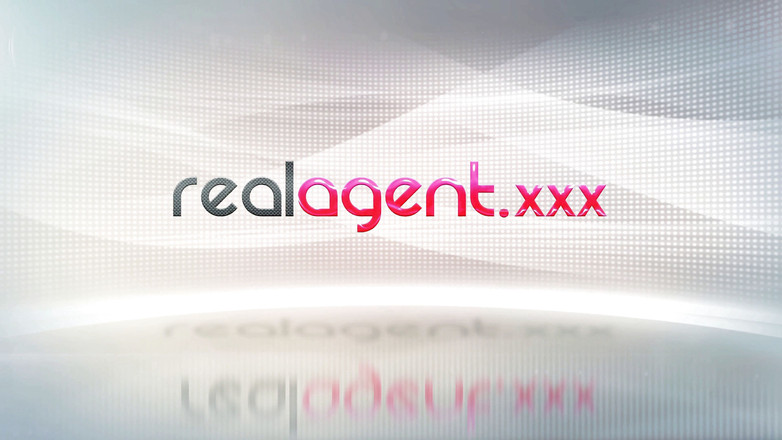 Real Agent: 令人惊叹的性感皮卡丘喜欢张开她湿润剃光的大洞