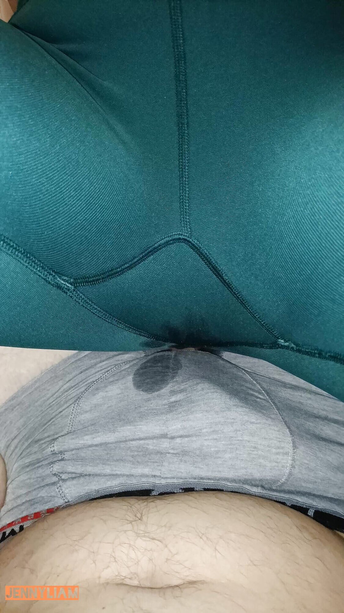 Jennyliam: 그녀의 다리를 오줌 싸는 이탈리아 밀프 - 이타 아마추어