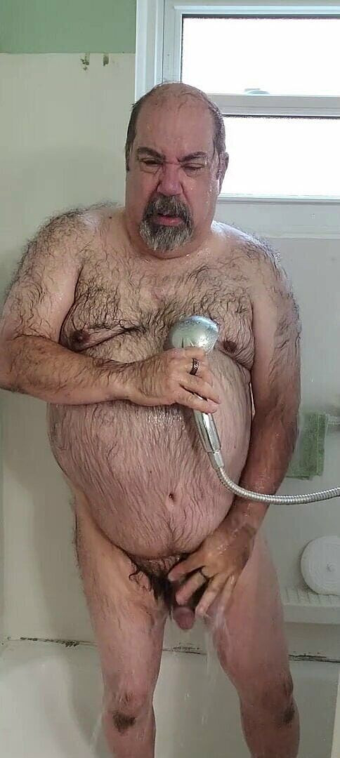 JohnGalt_060769: Bersantai di Bilik Mandi dan Beringin Awak Di Sini! - John...