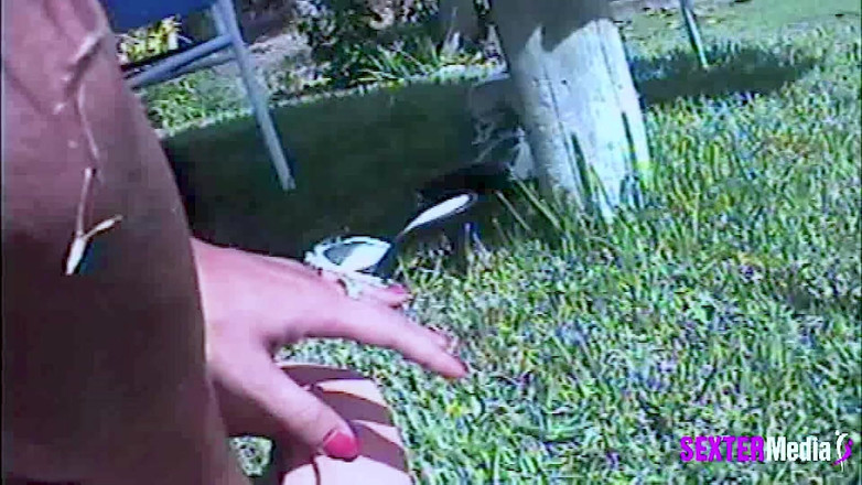 Sextermedia by Pete: Racy milf de pelo oscuro - cachonda follada en la piscina