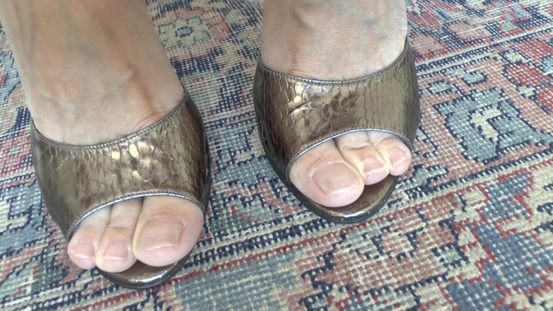 Lady Victoria Valente: The High-heel Goddess Shows off Her Sexy Antique-silver Mules