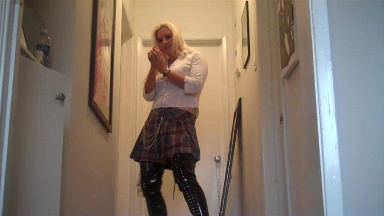 Cryptostudios: Tabitha - Ballbusting 240