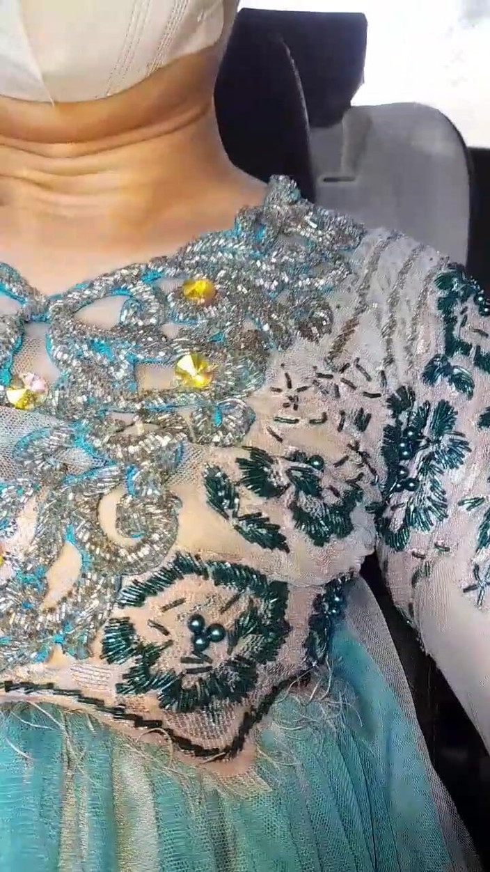 Naomisinka: Азіатський кроссдрессер у довгій сукні та спермі