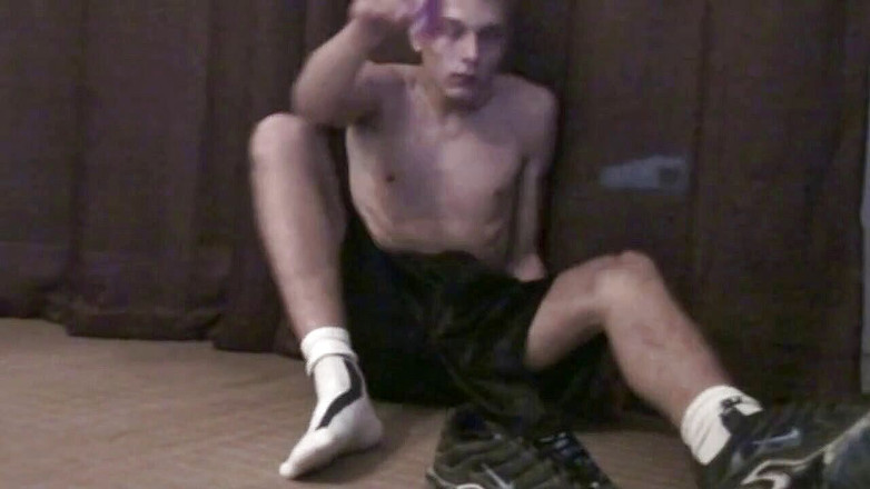 Gaybareback: स्नीकर बुत स्केट सोलो