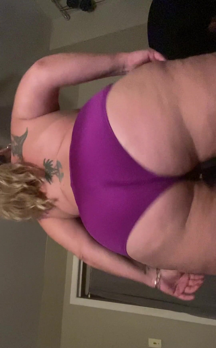 Lily Bay: Ungezogene wohnung hinten