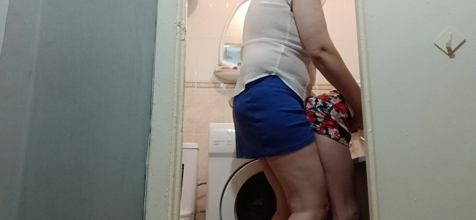 Lesbian-candys: Saya curang pada suami saya dengan adik tiri lesbiannya