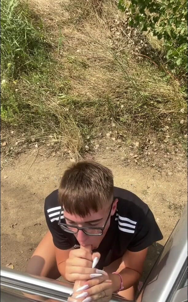 Dreamboy_506: Jsem tvá děvka poblíž silnice