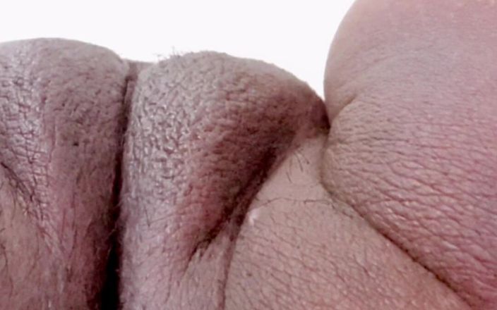 Lizzz melayu: Leccare la figa paffuta tettona