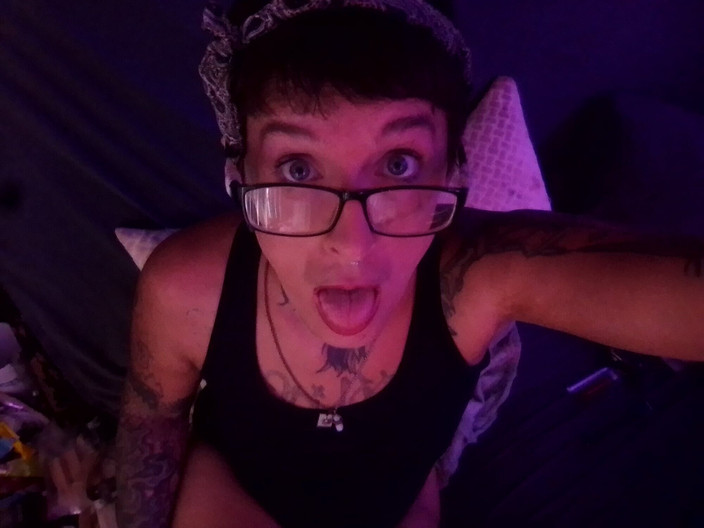 Chloe T Star: Nerdytrans s brýlemi dává epické kouření