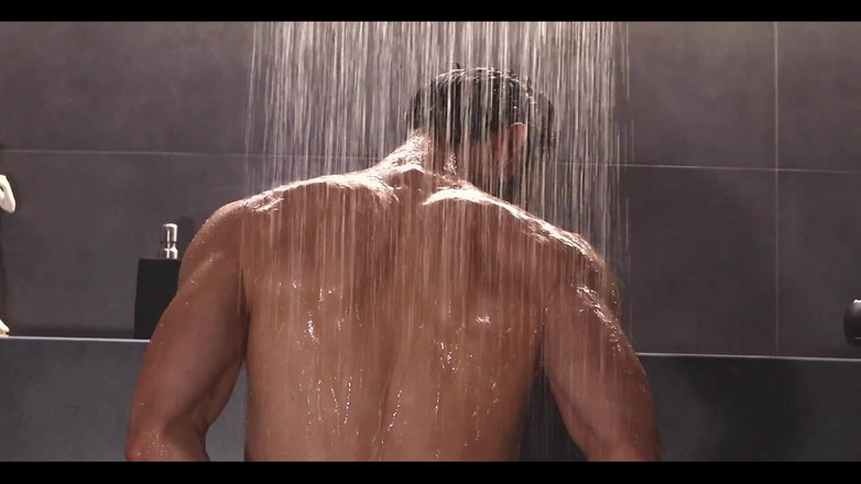 Zeus Ray: Tôi muốn có một vòi hoa sen với bạn babe....