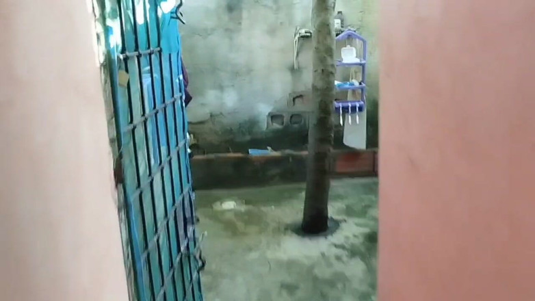 Adribella69: Pis üvey babam büyük götüme karşı koyamıyor ve üvey annem evde yokken...