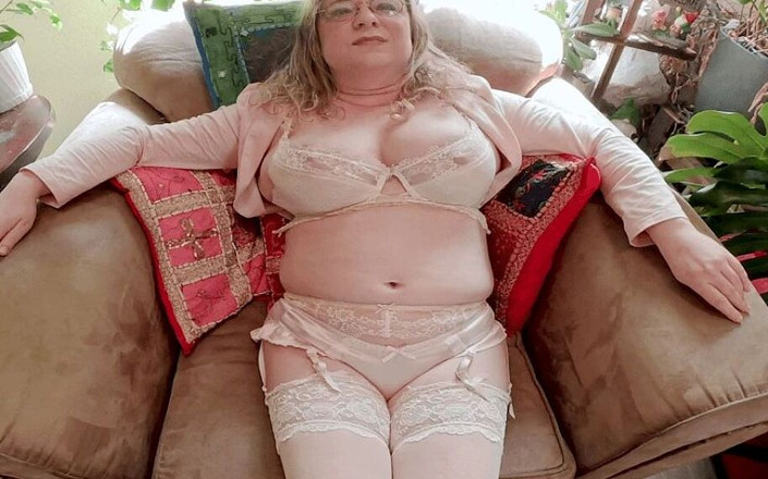 Erin Electra VR: Stepmom Gushes Her Secret and Squirts