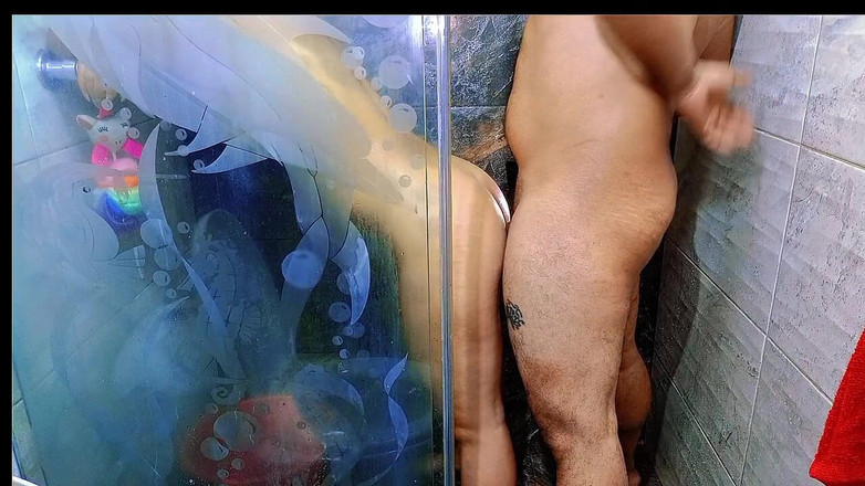 ADYgirls: En La Ducha Com Mi Hijastra