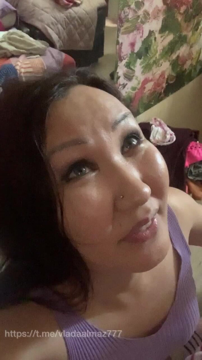 Vlada Brilliant: Le mec baise une trans et lui éjacule sur le visage