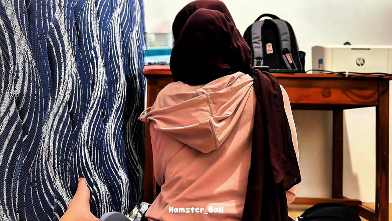 Hamster_Ball: 빗속에서 말레이 무슬림 밀프 하녀에게 펠라