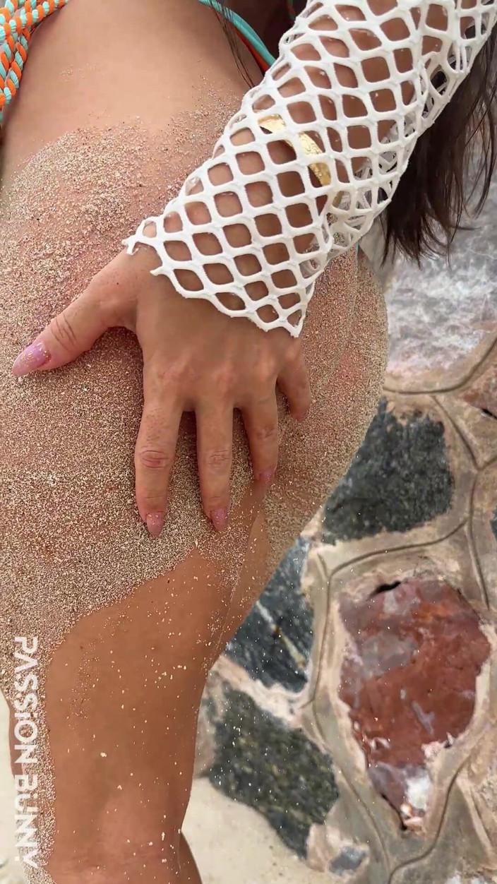 PassionBunny: Beauty Bikini Pleasure and Sexy Dance on the Beach
