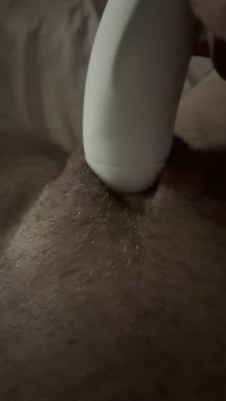 Loukasftm: I Cum with My Vibrator on My Big Clit