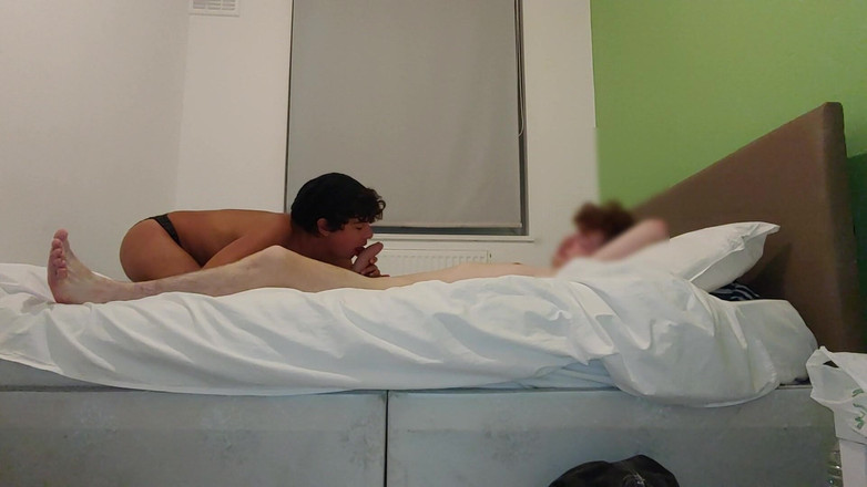 LeoTeenLatinos: Ginger öğrenci kız arkadaşını latin bir twink ile aldatıyor