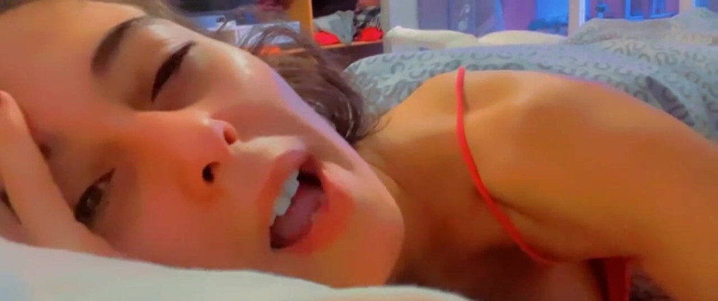 FANS OF SOFIA SWEETSECRETT: Selamat pagi Sofia baru saja bangun dan ingin bermain