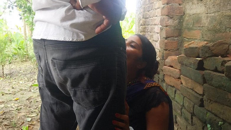 Pooja raniji: Pooja Bhabhi video sexy cu futai în afara grădinii