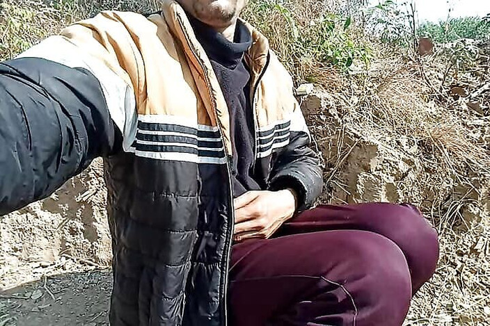 Gangbang straight: Priyanka Pergi ke Padang Untuk Melancap