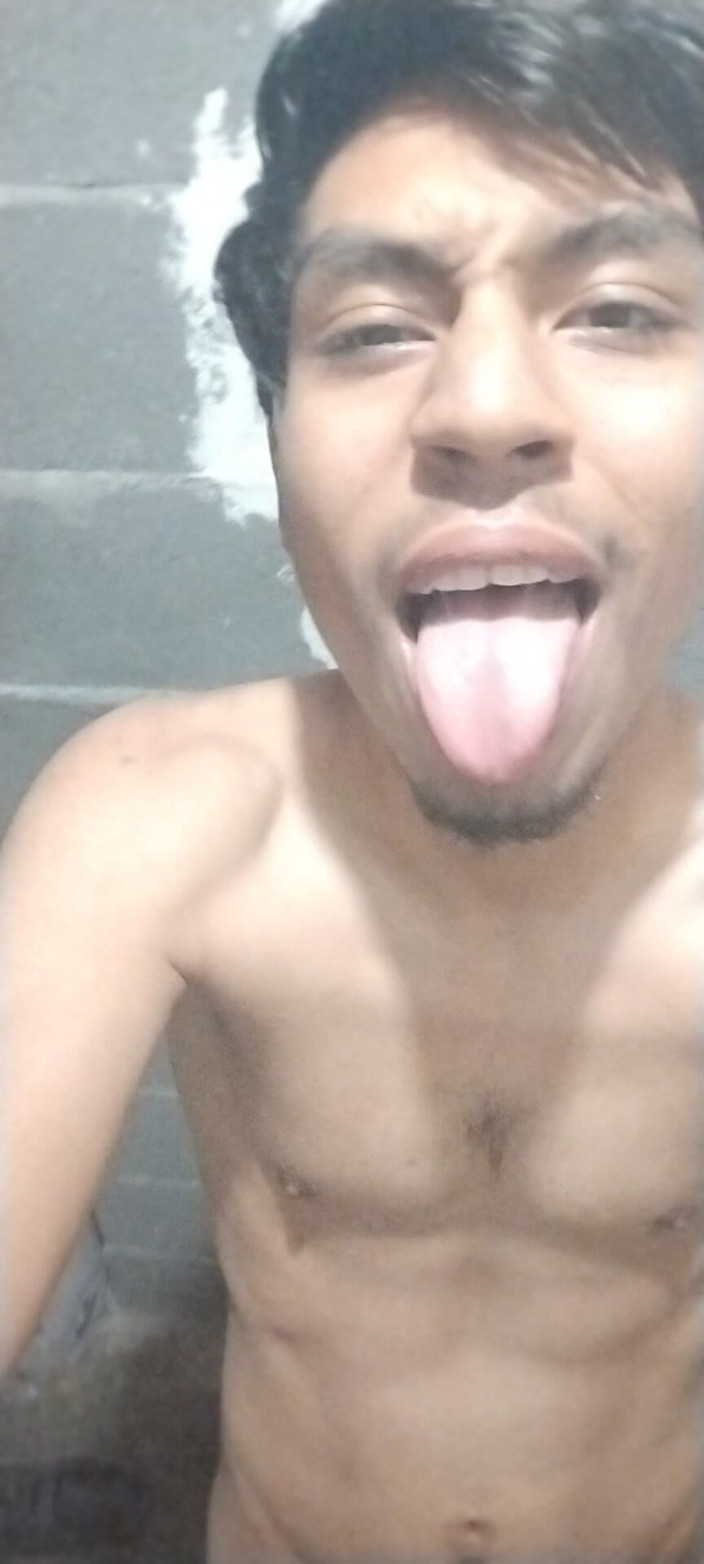 AlexAlejandro13: 화장실에 있는 것만으로는 충분하지 않습니다.